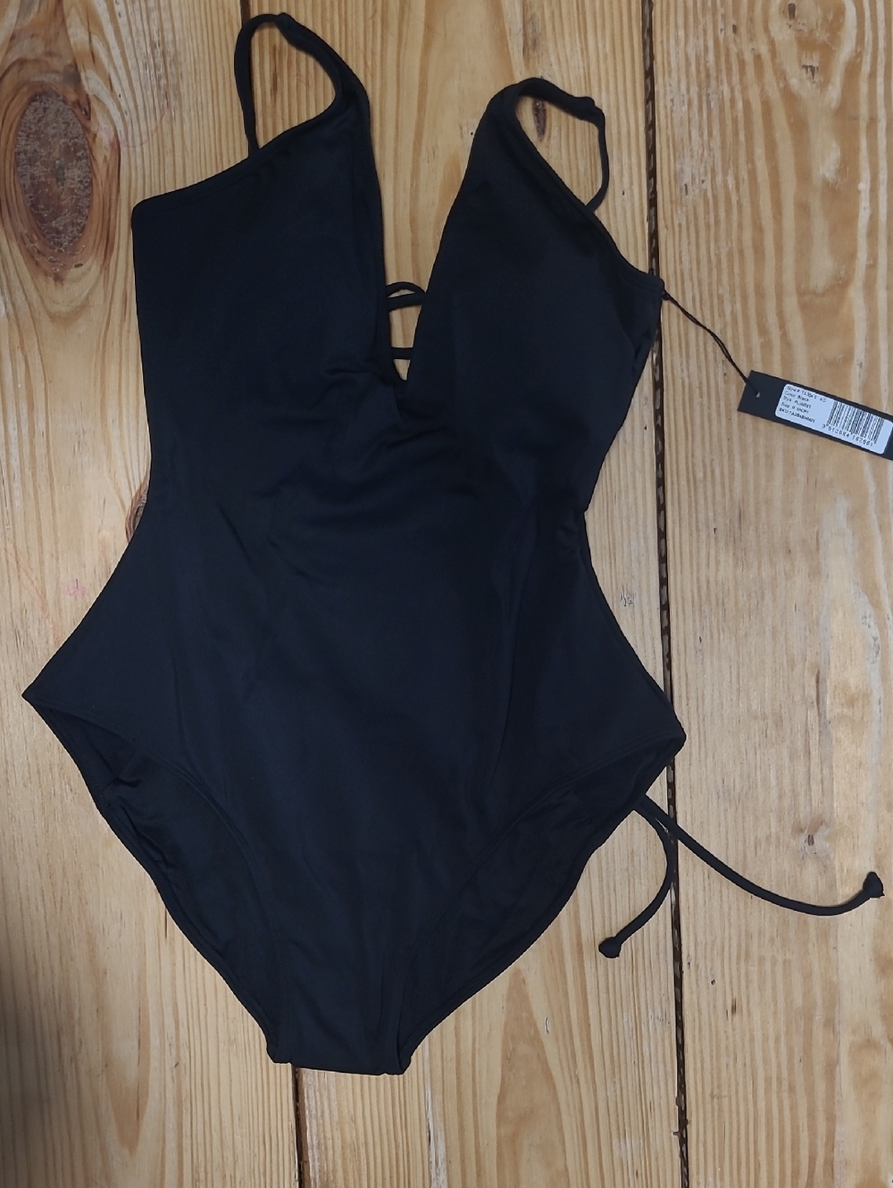 55. NWT  $175 STYLE PLUNGEY S SHORT